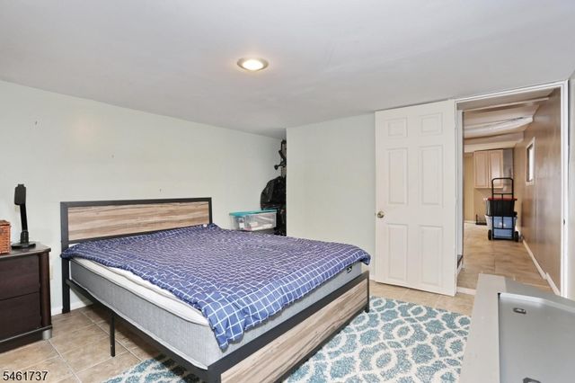 15 Crescent Ave, Totowa Boro, NJ 07512