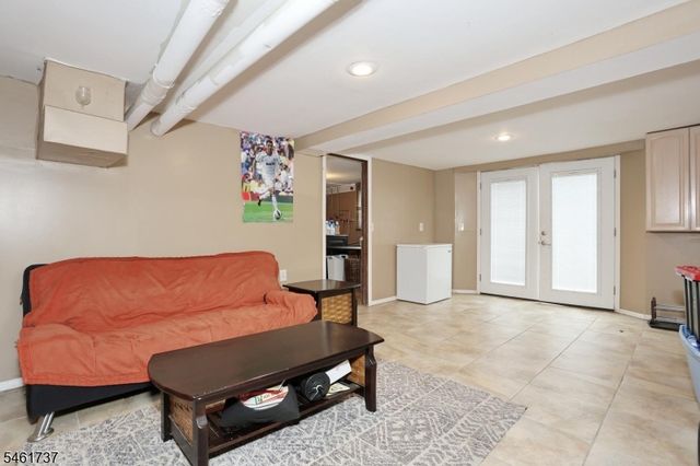 15 Crescent Ave, Totowa Boro, NJ 07512