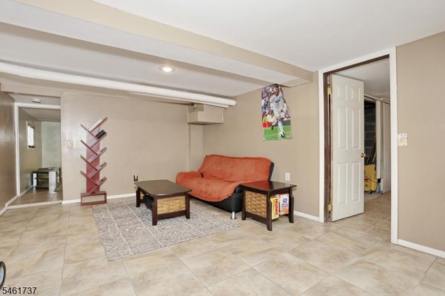 15 Crescent Ave, Totowa Boro, NJ 07512