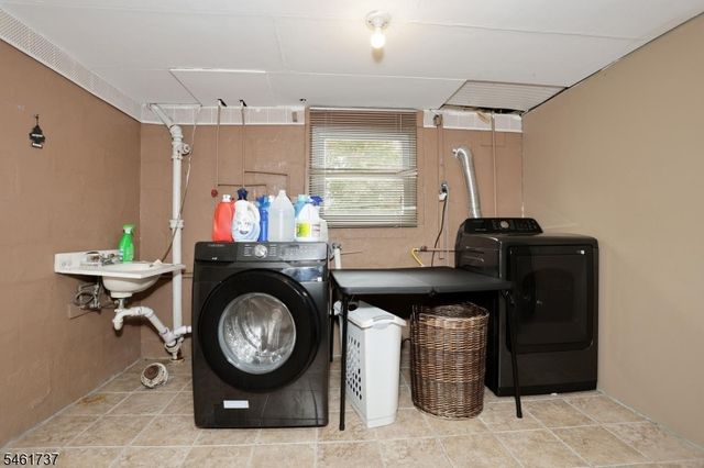 15 Crescent Ave, Totowa Boro, NJ 07512