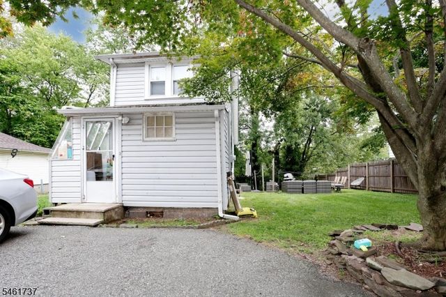 15 Crescent Ave, Totowa Boro, NJ 07512