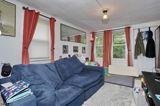 15 Crescent Ave, Totowa Boro, NJ 07512