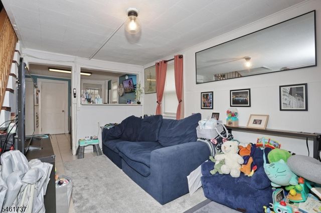 15 Crescent Ave, Totowa Boro, NJ 07512