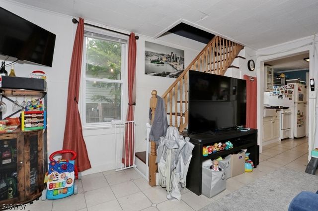 15 Crescent Ave, Totowa Boro, NJ 07512