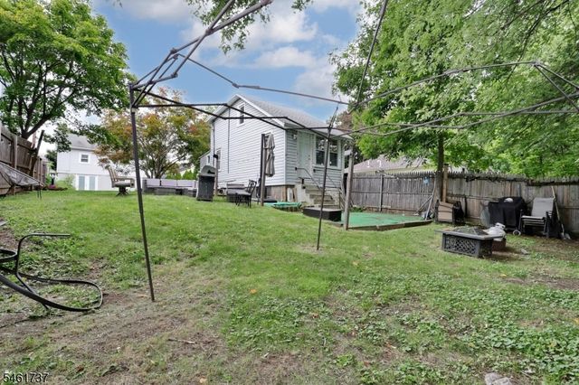 15 Crescent Ave, Totowa Boro, NJ 07512