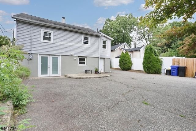 15 Crescent Ave, Totowa Boro, NJ 07512