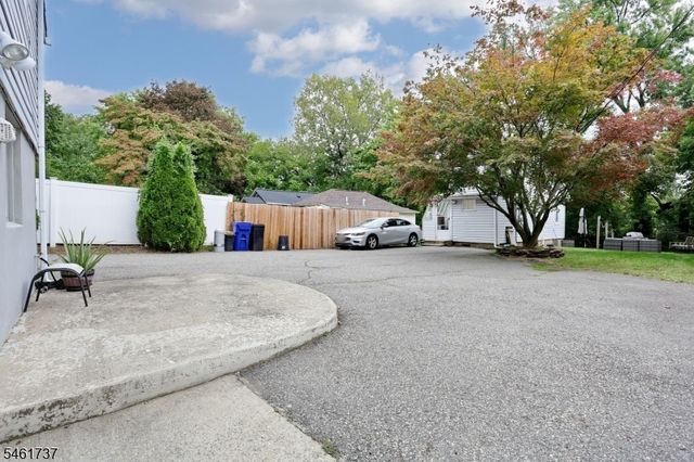 15 Crescent Ave, Totowa Boro, NJ 07512