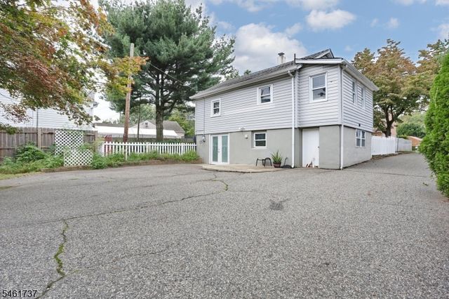 15 Crescent Ave, Totowa Boro, NJ 07512