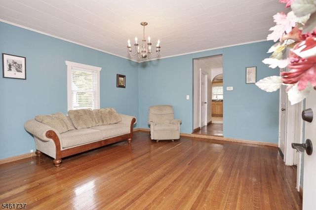 15 Crescent Ave, Totowa Boro, NJ 07512