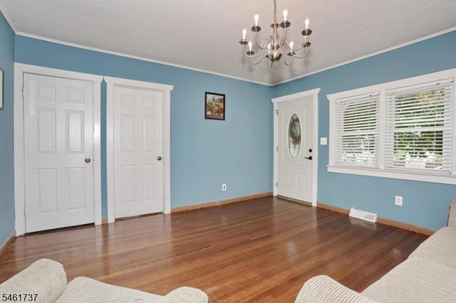 15 Crescent Ave, Totowa Boro, NJ 07512