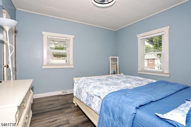 15 Crescent Ave, Totowa Boro, NJ 07512