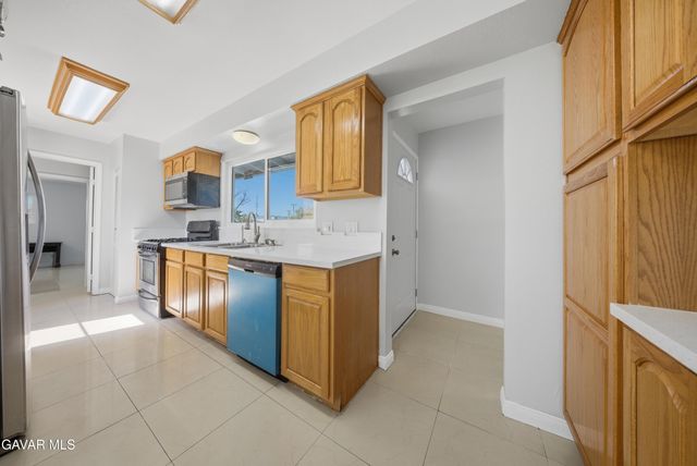 1133 W Avenue J15, Lancaster, CA 93534