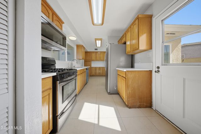 1133 W Avenue J15, Lancaster, CA 93534
