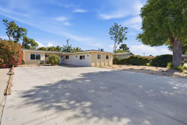 1133 W Avenue J15, Lancaster, CA 93534
