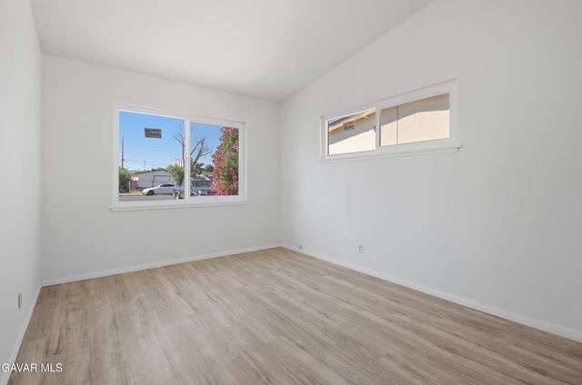 1133 W Avenue J15, Lancaster, CA 93534