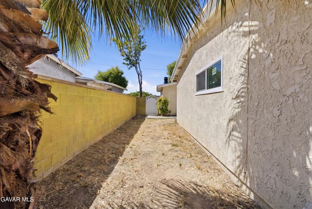 1133 W Avenue J15, Lancaster, CA 93534