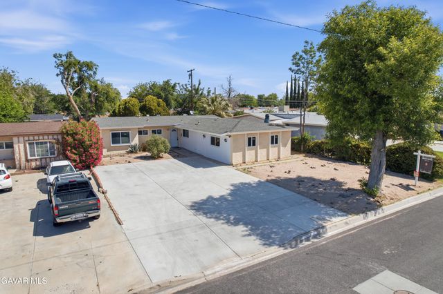 1133 W Avenue J15, Lancaster, CA 93534