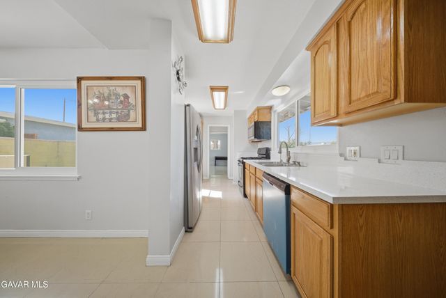 1133 W Avenue J15, Lancaster, CA 93534