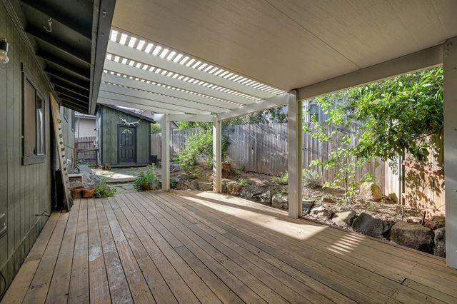 119 Toyon Dr, Auburn, CA 95603