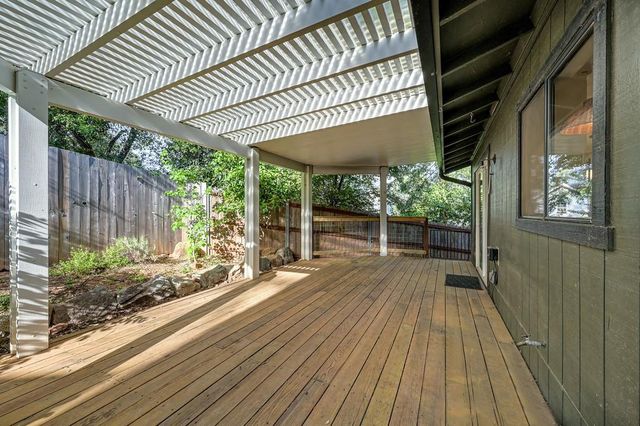 119 Toyon Dr, Auburn, CA 95603