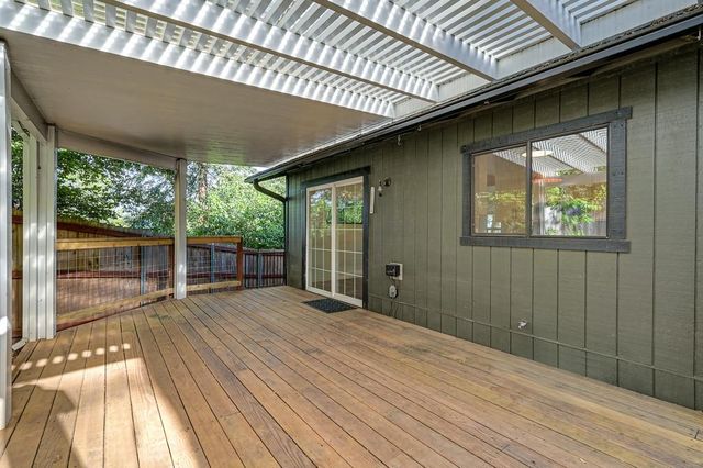 119 Toyon Dr, Auburn, CA 95603