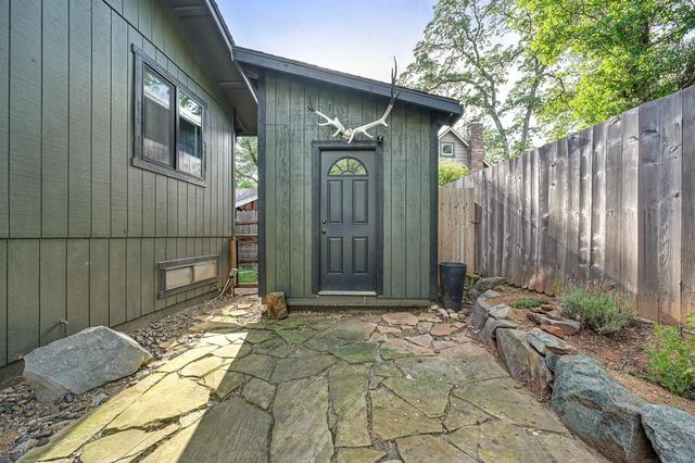 119 Toyon Dr, Auburn, CA 95603