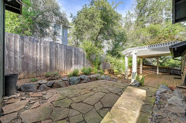 119 Toyon Dr, Auburn, CA 95603