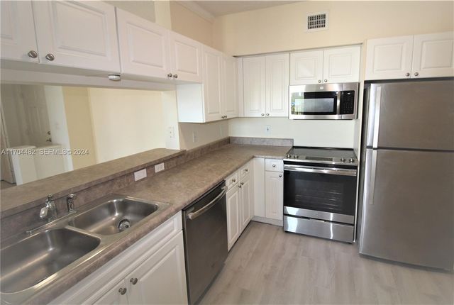 17150 N Bay Road 2612, Sunny Isles Beach, FL 33160