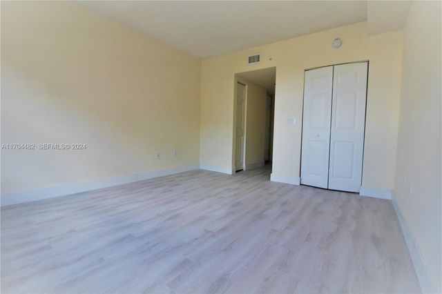 17150 N Bay Road 2612, Sunny Isles Beach, FL 33160