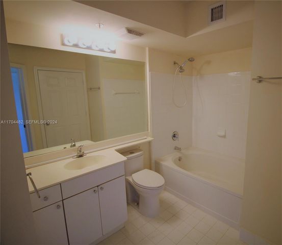 17150 N Bay Road 2612, Sunny Isles Beach, FL 33160