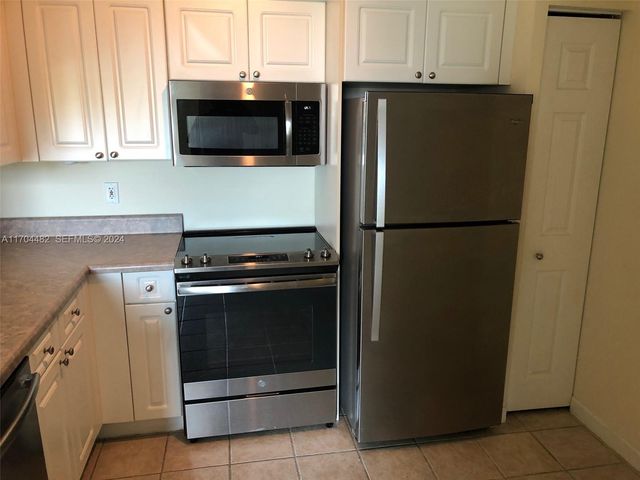 17150 N Bay Road 2612, Sunny Isles Beach, FL 33160