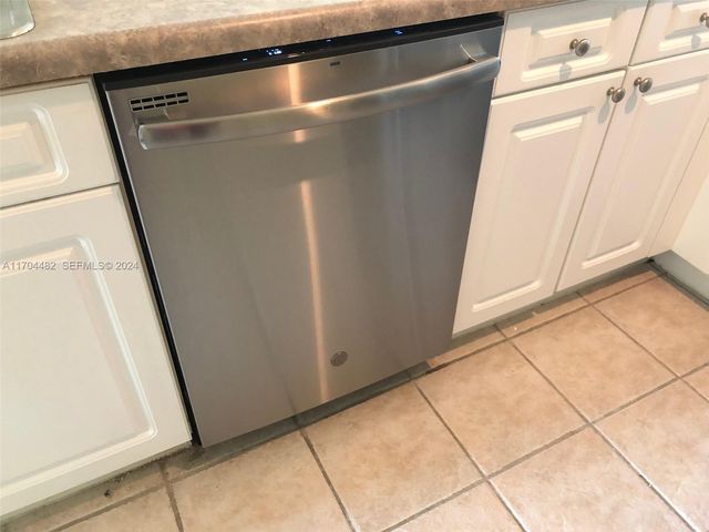 17150 N Bay Road 2612, Sunny Isles Beach, FL 33160