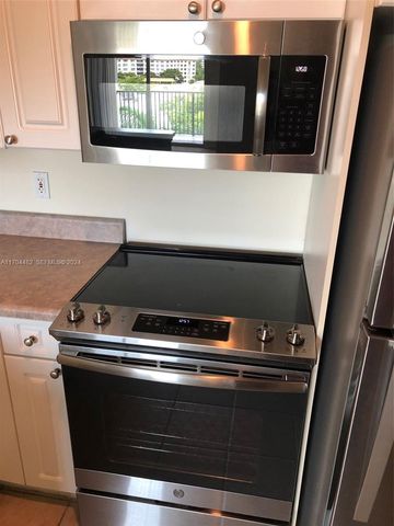 17150 N Bay Road 2612, Sunny Isles Beach, FL 33160
