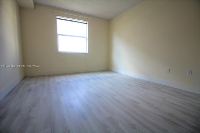 17150 N Bay Road 2612, Sunny Isles Beach, FL 33160