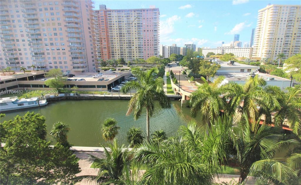 17150 N Bay Road 2612, Sunny Isles Beach, FL 33160