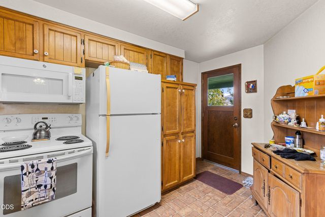 2060 Archer Drive, Medford, OR 97501
