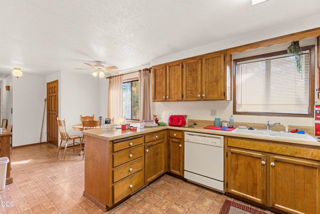 2060 Archer Drive, Medford, OR 97501