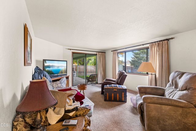 2060 Archer Drive, Medford, OR 97501