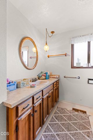 2060 Archer Drive, Medford, OR 97501