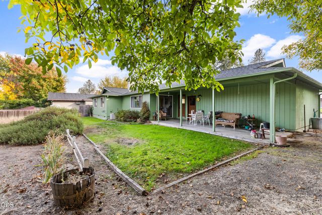2060 Archer Drive, Medford, OR 97501