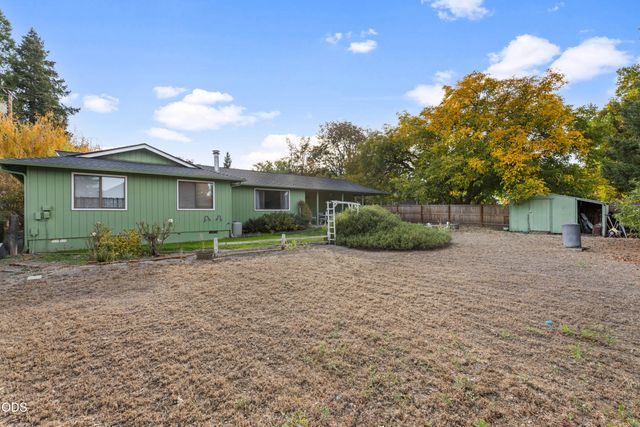 2060 Archer Drive, Medford, OR 97501
