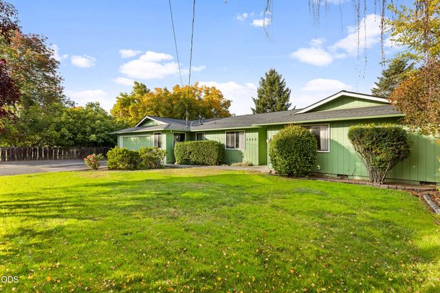 2060 Archer Drive, Medford, OR 97501