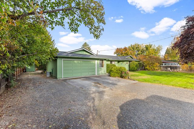 2060 Archer Drive, Medford, OR 97501