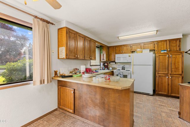 2060 Archer Drive, Medford, OR 97501