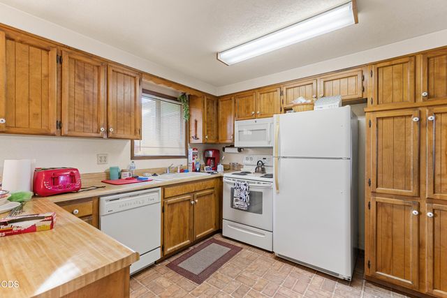 2060 Archer Drive, Medford, OR 97501