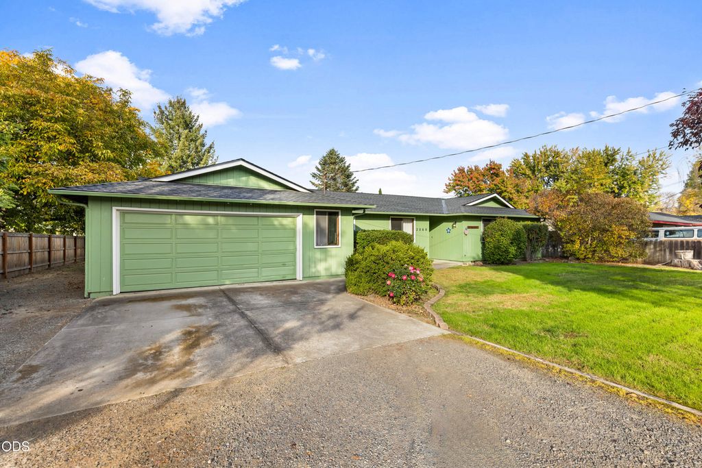 2060 Archer Drive, Medford, OR 97501