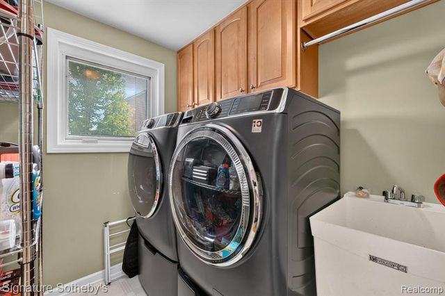 23499 Winthrop Court, Novi, MI 48375