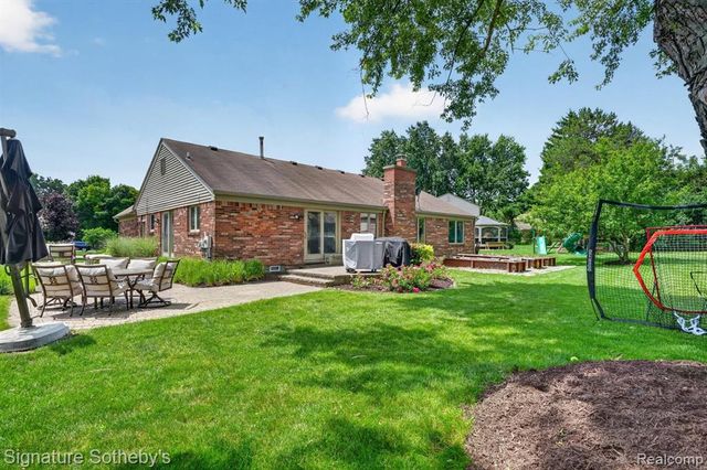 23499 Winthrop Court, Novi, MI 48375