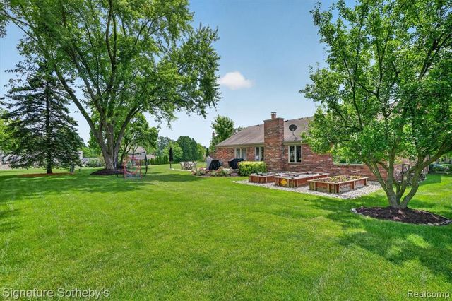 23499 Winthrop Court, Novi, MI 48375