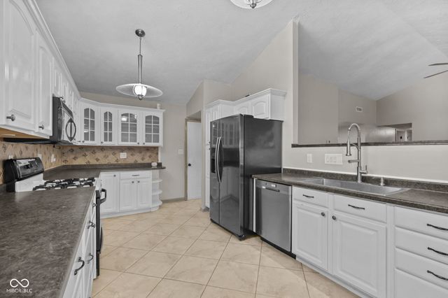 191 Suncrest Drive, Greenwood, IN 46143